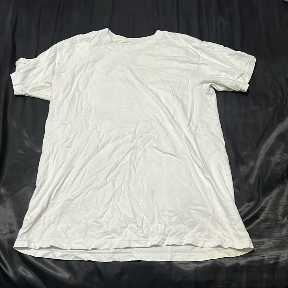 Basic white tee size medium - Picture 1 of 1